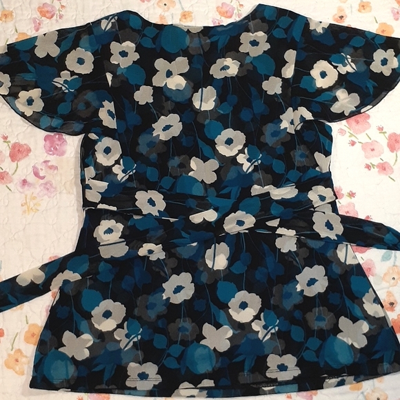 INC International Concepts Floral Top Ties in Back PERFECT CONDITION Size Medium - Picture 5 of 5